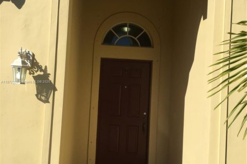 Casa en alquiler en Miami, Florida, 3 dormitorios, 174.47 m2 № 1897801 - foto 3