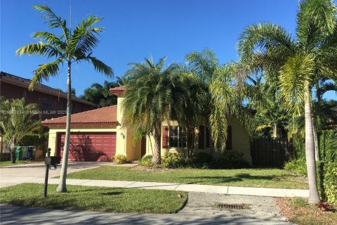 Casa en alquiler en Miami, Florida, 3 dormitorios, 174.47 m2 № 1897801 - foto 2