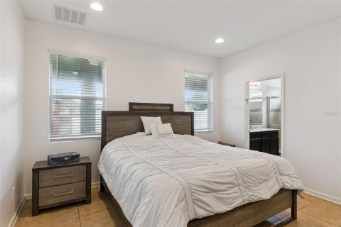 House in Kissimmee, Florida 3 bedrooms, 155.8 sq.m. № 2437793 - photo 13