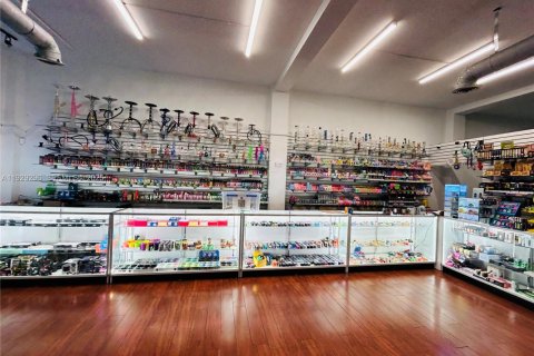 Immobilier commercial à vendre à Miami, Floride № 1987376 - photo 1