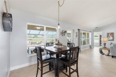 House in Rotonda, Florida 4 bedrooms, 200.67 sq.m. № 2099806 - photo 17