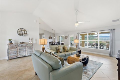 House in Rotonda, Florida 4 bedrooms, 200.67 sq.m. № 2099806 - photo 12