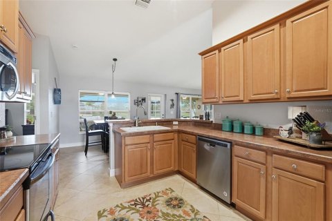 House in Rotonda, Florida 4 bedrooms, 200.67 sq.m. № 2099806 - photo 20