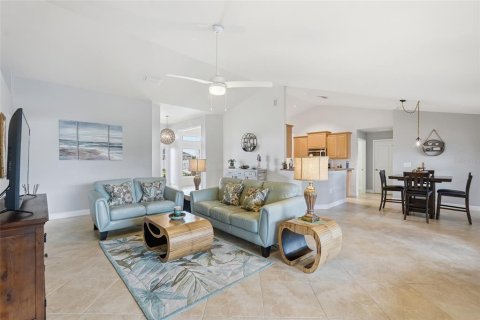 House in Rotonda, Florida 4 bedrooms, 200.67 sq.m. № 2099806 - photo 14