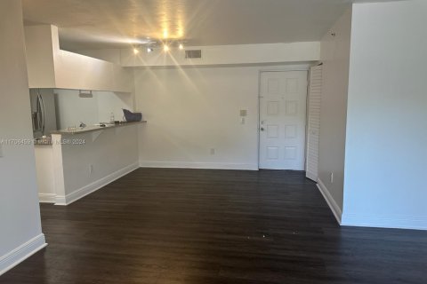 Condo in Hollywood, Florida, 3 bedrooms  № 1937924 - photo 1