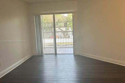 Condo in Hollywood, Florida, 3 bedrooms  № 1937924 - photo 5