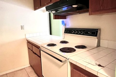 Condo in West Palm Beach, Florida, 1 bedroom  № 2169812 - photo 2