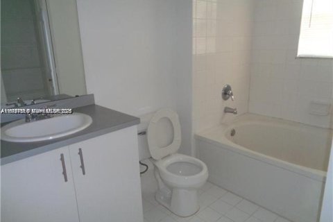 Снять в аренду кондоминиум в Пемброк-Пайнс, Флорида 2 спальни, 85.66м2, № 1986322 - фото 8