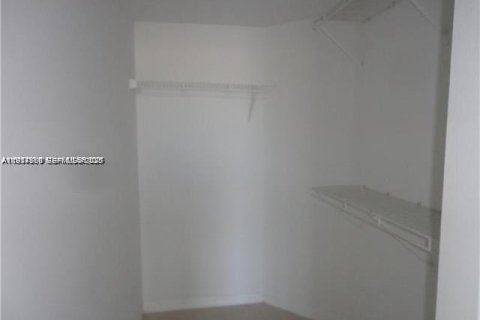 Снять в аренду кондоминиум в Пемброк-Пайнс, Флорида 2 спальни, 85.66м2, № 1986322 - фото 7