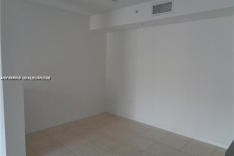 Снять в аренду кондоминиум в Пемброк-Пайнс, Флорида 2 спальни, 85.66м2, № 1986322 - фото 11