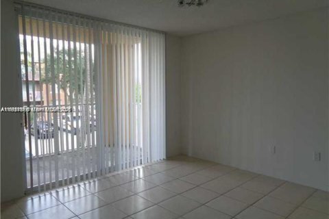 Снять в аренду кондоминиум в Пемброк-Пайнс, Флорида 2 спальни, 85.66м2, № 1986322 - фото 9