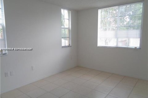 Снять в аренду кондоминиум в Пемброк-Пайнс, Флорида 2 спальни, 85.66м2, № 1986322 - фото 6