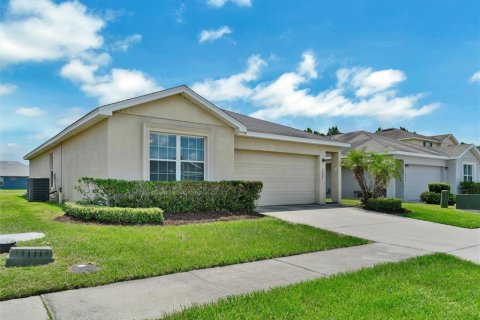 Villa ou maison à louer à Winter Haven, Floride: 4 chambres, 148.64 m2 № 2306824 - photo 3