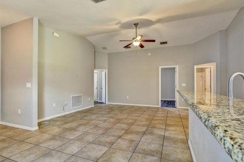 Villa ou maison à louer à Winter Haven, Floride: 4 chambres, 148.64 m2 № 2306824 - photo 6