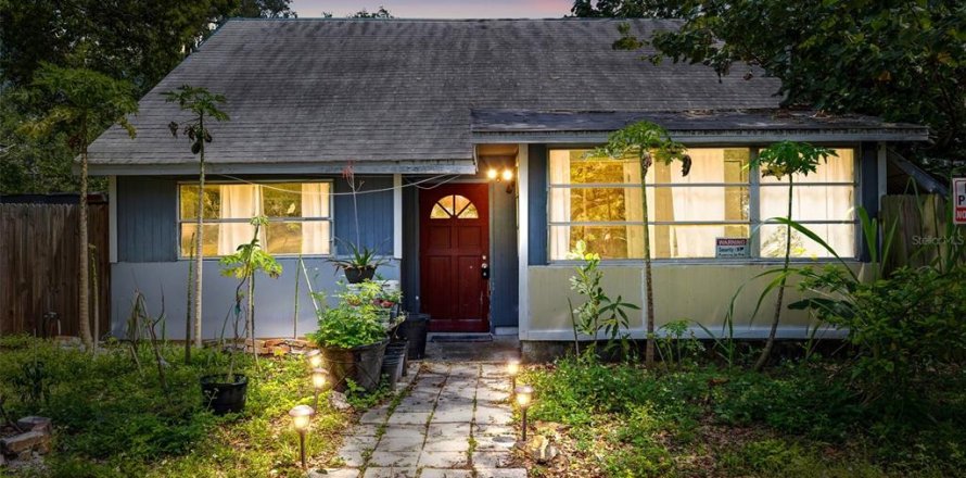 House in Clearwater, Florida 3 bedrooms, 99.31 sq.m. № 1614528