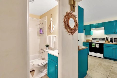 House in Gulfport, Florida 2 bedrooms, 85.28 sq.m. № 1866215 - photo 12