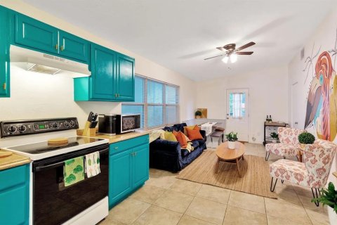 House in Gulfport, Florida 2 bedrooms, 85.28 sq.m. № 1866215 - photo 5