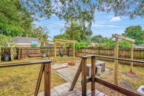 House in Gulfport, Florida 2 bedrooms, 85.28 sq.m. № 1866215 - photo 17