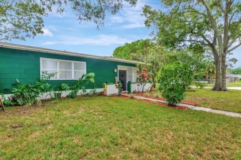 House in Gulfport, Florida 2 bedrooms, 85.28 sq.m. № 1866215 - photo 1