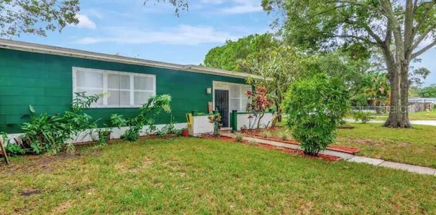 House in Gulfport, Florida 2 bedrooms, 85.28 sq.m. № 1866215