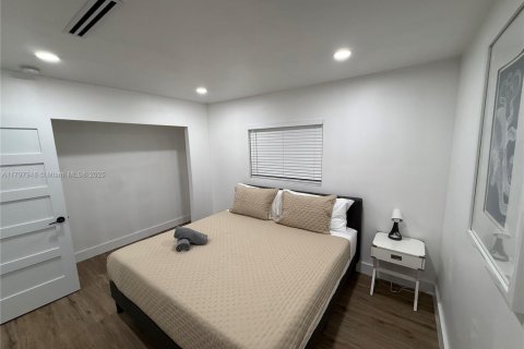 House in Miami, Florida 4 bedrooms № 1871442 - photo 25
