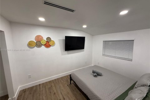 House in Miami, Florida 4 bedrooms № 1871442 - photo 16