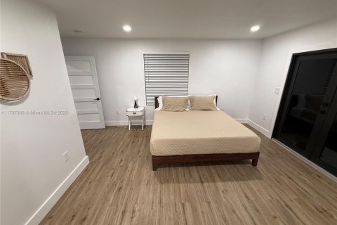 House in Miami, Florida 4 bedrooms № 1871442 - photo 9