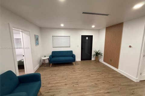 House in Miami, Florida 4 bedrooms № 1871442 - photo 13
