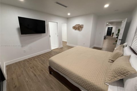 House in Miami, Florida 4 bedrooms № 1871442 - photo 5
