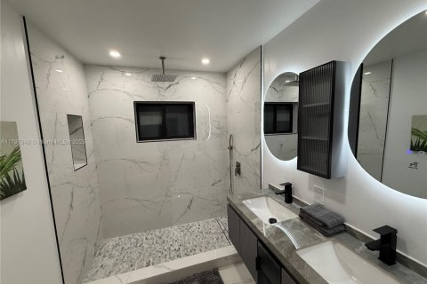 House in Miami, Florida 4 bedrooms № 1871442 - photo 21