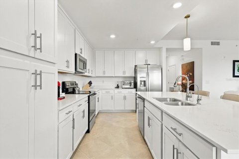 Condo in Venice, Florida, 2 bedrooms  № 2431617 - photo 13