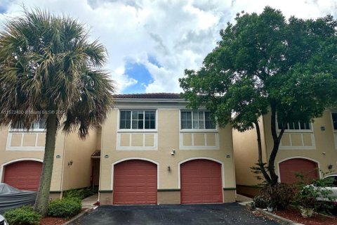 Купить таунхаус в Мирамар, Флорида 3 спальни, 134.71м2, № 1927624 - фото 1
