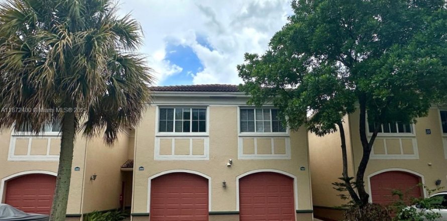 Таунхаус в Мирамар, Флорида 3 спальни, 134.71м2 № 1927624