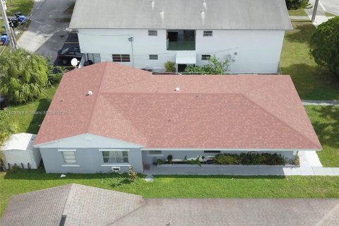 Купить коммерческую недвижимость в Норт-Майами-Бич, Флорида 177.81м2, № 1965493 - фото 2