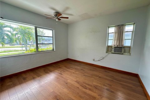 Купить коммерческую недвижимость в Норт-Майами-Бич, Флорида 177.81м2, № 1965493 - фото 15