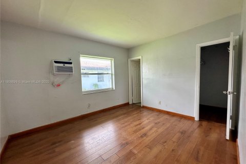 Купить коммерческую недвижимость в Норт-Майами-Бич, Флорида 177.81м2, № 1965493 - фото 13