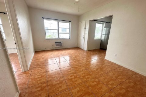 Купить коммерческую недвижимость в Норт-Майами-Бич, Флорида 177.81м2, № 1965493 - фото 19