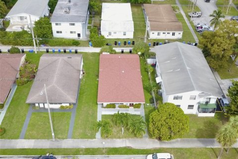Commercial property in North Miami Beach, Florida 177.81 sq.m. № 1965493 - photo 30