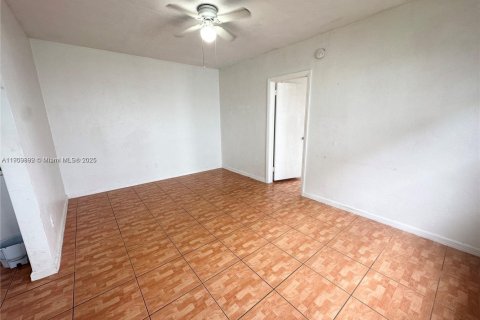 Купить коммерческую недвижимость в Норт-Майами-Бич, Флорида 177.81м2, № 1965493 - фото 18