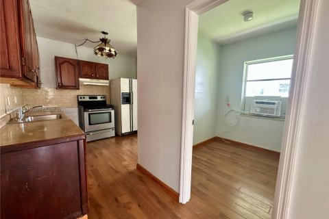 Купить коммерческую недвижимость в Норт-Майами-Бич, Флорида 177.81м2, № 1965493 - фото 11