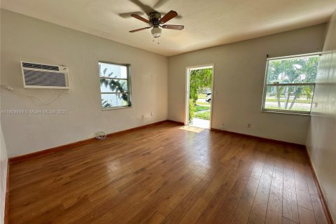 Купить коммерческую недвижимость в Норт-Майами-Бич, Флорида 177.81м2, № 1965493 - фото 7