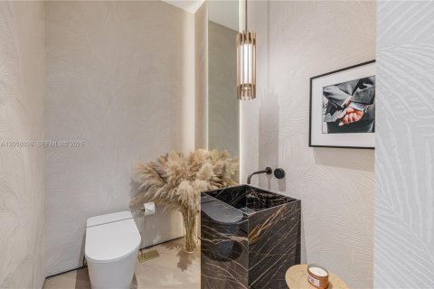Villa ou maison à vendre à Miami, Floride: 4 chambres, 339.09 m2 № 2191377 - photo 14