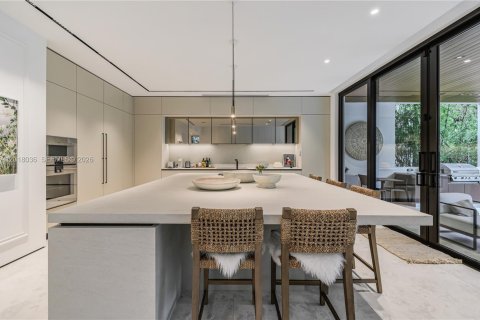 Villa ou maison à vendre à Miami, Floride: 4 chambres, 339.09 m2 № 2191377 - photo 5