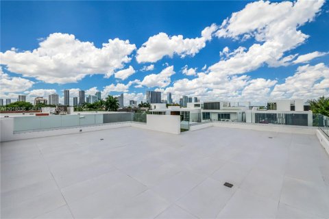 Villa ou maison à vendre à Miami, Floride: 4 chambres, 339.09 m2 № 2191377 - photo 19