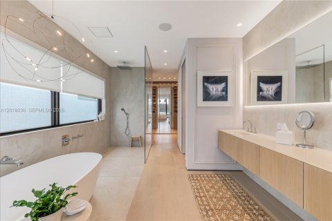 Villa ou maison à vendre à Miami, Floride: 4 chambres, 339.09 m2 № 2191377 - photo 11
