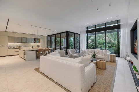 Villa ou maison à vendre à Miami, Floride: 4 chambres, 339.09 m2 № 2191377 - photo 6