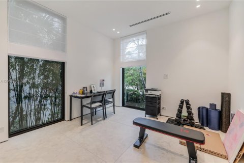 Villa ou maison à vendre à Miami, Floride: 4 chambres, 339.09 m2 № 2191377 - photo 16