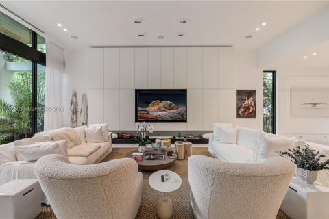 Villa ou maison à vendre à Miami, Floride: 4 chambres, 339.09 m2 № 2191377 - photo 8