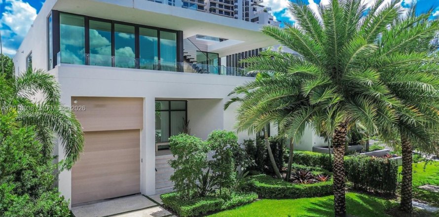 Villa ou maison à Miami, Floride 4 chambres, 339.09 m2 № 2191377
