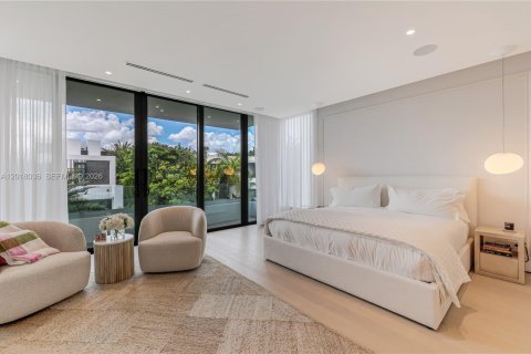Villa ou maison à vendre à Miami, Floride: 4 chambres, 339.09 m2 № 2191377 - photo 9